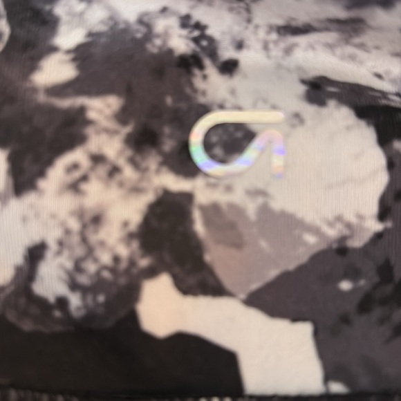 GapFit Biker Shorts - Picture 4 of 4